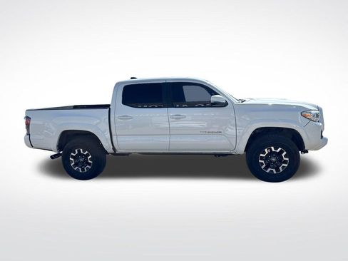 Used 2020 Toyota Tacoma TRD Sport w/ Technology Package AWD/4WD image 6