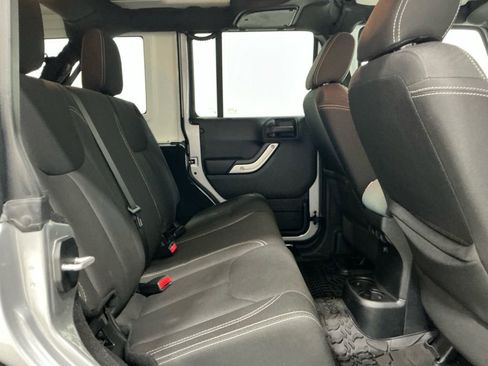 Used 2016 Jeep Wrangler Unlimited Rubicon w/ Connectivity Group image 26