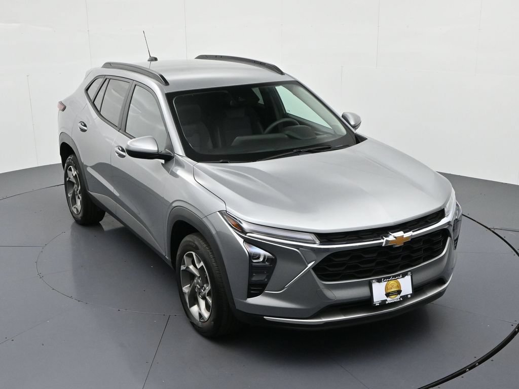 Used 2025 Chevrolet Trax LT FWD image 18