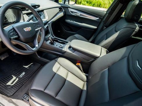 New 2025 Cadillac XT6 Luxury image 10