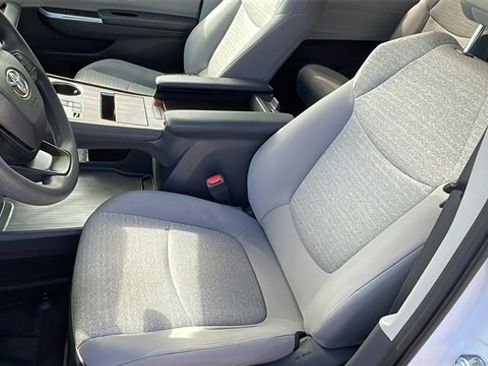 Used 2022 Toyota Sienna LE w/ LE Plus Package image 11