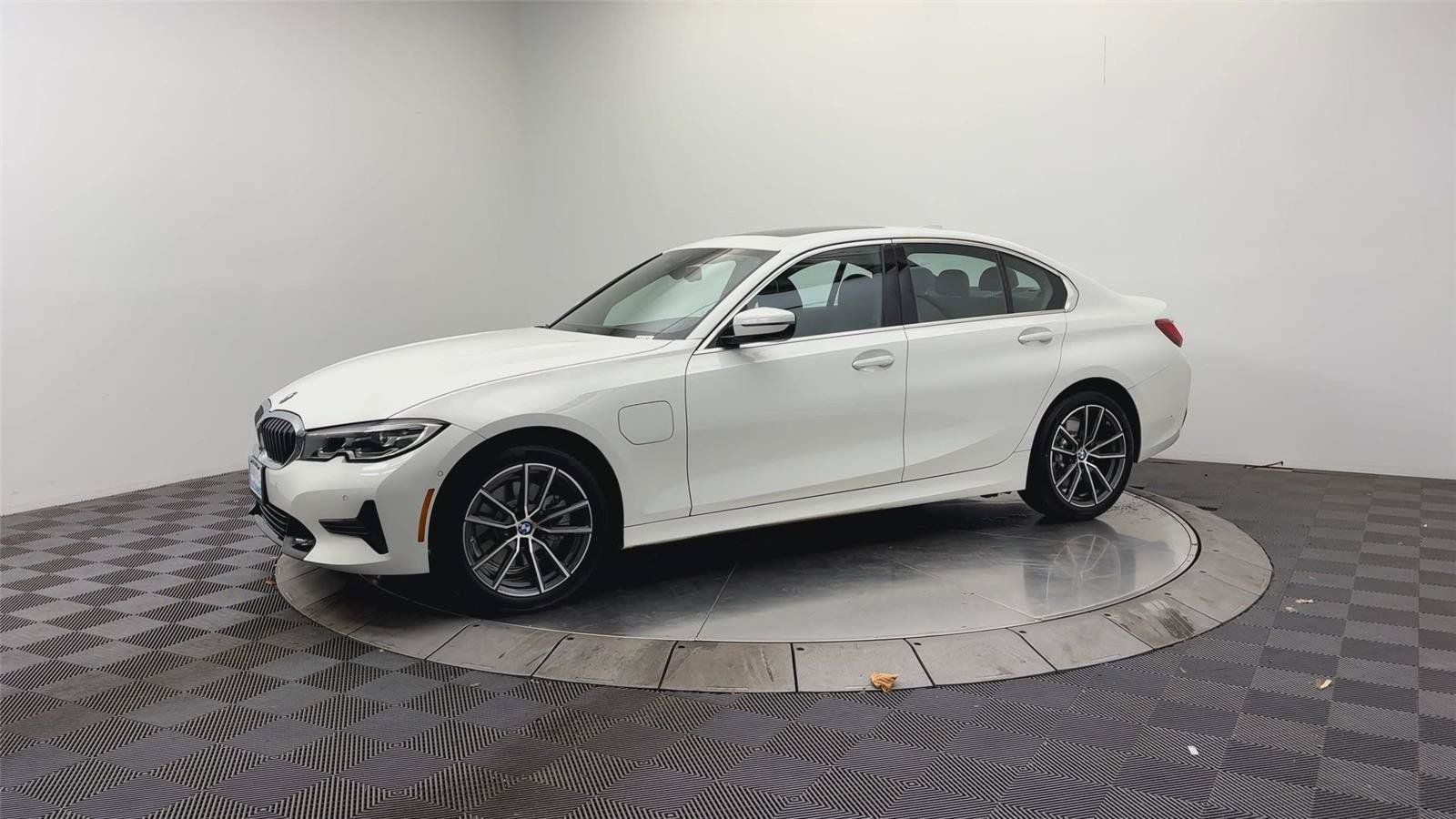 Used 2021 BMW 330e xDrive w/ Convenience Package AWD/4WD image 10