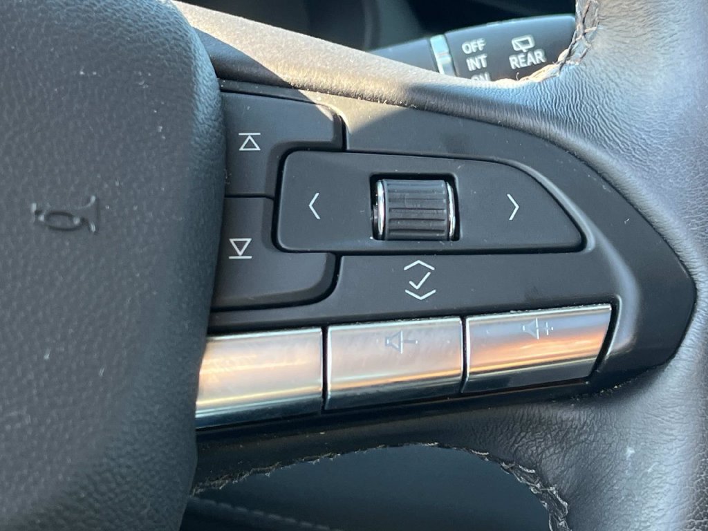 Certified 2023 Cadillac XT4 Premium Luxury FWD image 37