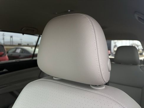 Used 2023 Volkswagen Atlas SE image 24