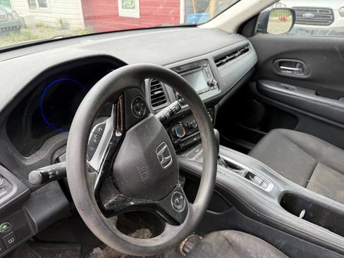 Used 2017 Honda HR-V LX image 5