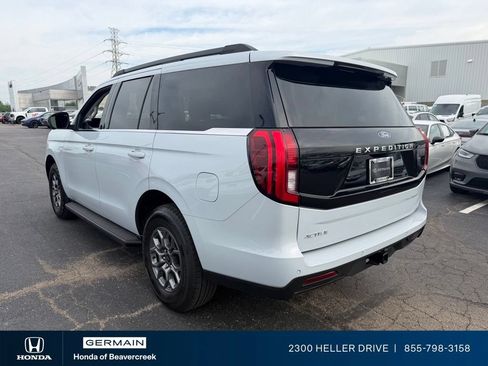 Used 2025 Ford Expedition Active AWD/4WD image 6