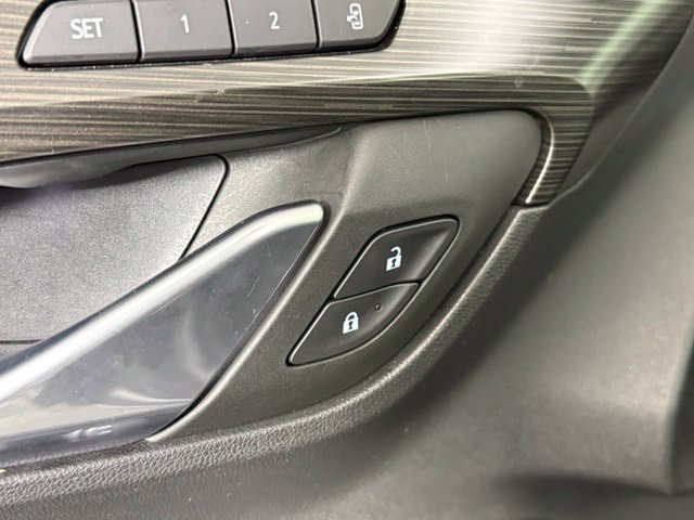 Used 2022 GMC Terrain SLT w/ Tech Package FWD image 20