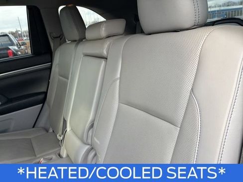 Used 2019 Toyota Highlander Limited image 11
