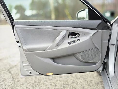 Used 2011 Toyota Camry LE w/ LE Extra-Value Pkg image 29