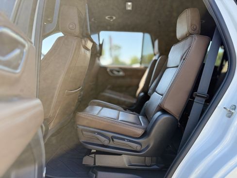 Used 2023 Chevrolet Tahoe High Country w/ Advanced Technology Package AWD/4WD image 31
