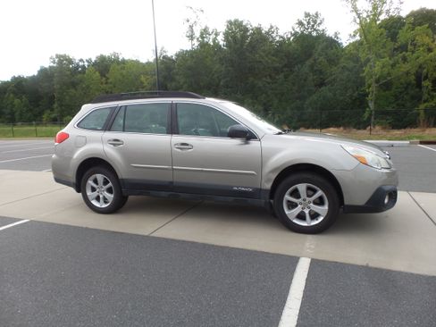 Used 2014 Subaru Outback 2.5i AWD/4WD image 10