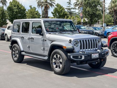 Used 2018 Jeep Wrangler Unlimited Sahara AWD/4WD image 5