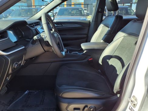 New 2025 Jeep Grand Cherokee L Altitude image 12