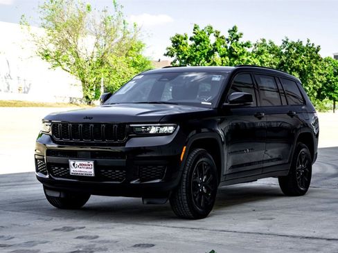 New 2025 Jeep Grand Cherokee L Altitude image 6