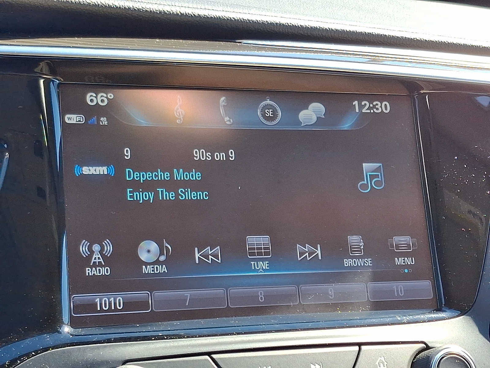 Used 2019 Buick Envision Essence AWD/4WD image 17