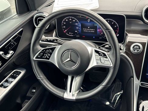 Used 2024 Mercedes-Benz GLC 300 image 10