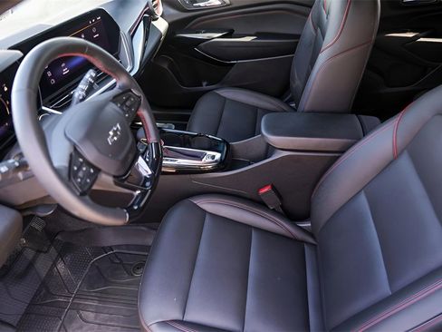 Used 2024 Chevrolet Trax RS w/ Driver Confidence Package image 12