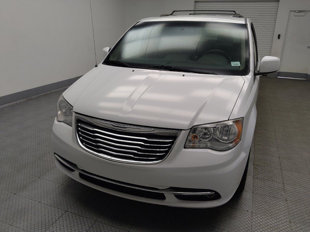 Used 2015 Chrysler Town & Country Touring FWD image 15