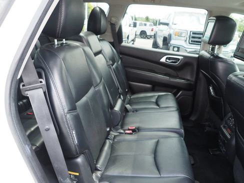 Used 2019 Nissan Pathfinder Platinum AWD/4WD image 22