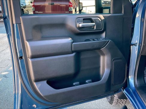 Used 2025 Chevrolet Silverado 2500 Custom w/ Custom Convenience Package image 22