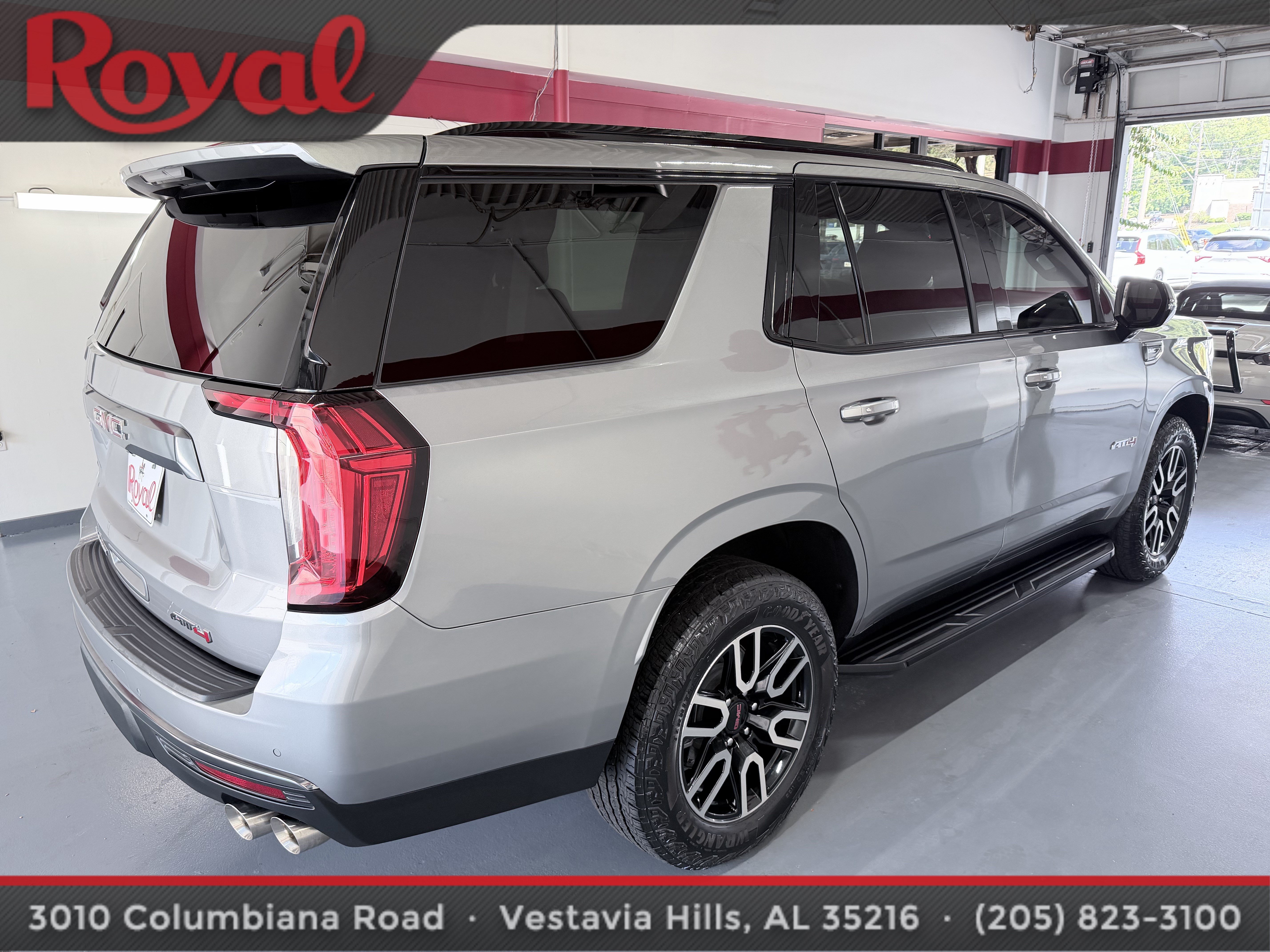 Used 2023 GMC Yukon AT4 AWD/4WD image 4