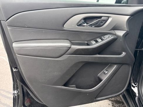Used 2023 Chevrolet Traverse LT image 12