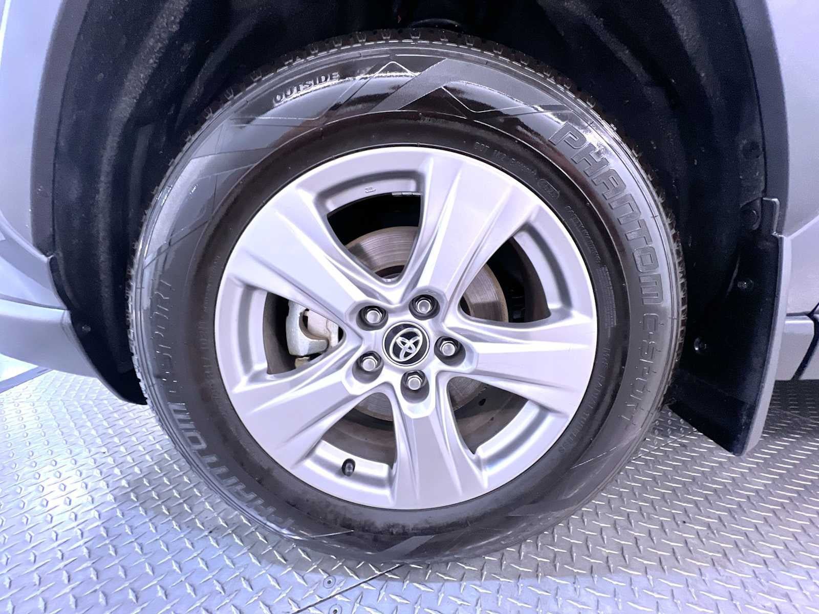 Used 2024 Toyota RAV4 XLE AWD/4WD image 10