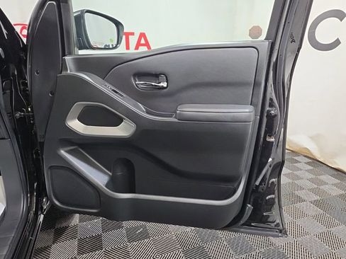Used 2024 Nissan Frontier SV image 9