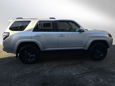 Used 2020 Toyota 4Runner SR5 Premium image 2