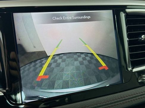 Used 2020 Chrysler Pacifica Limited FWD image 14