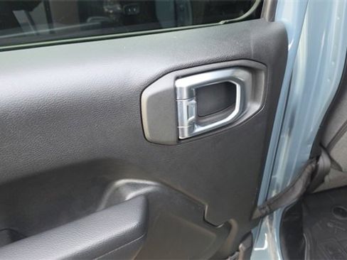 Used 2024 Jeep Gladiator Sport image 16