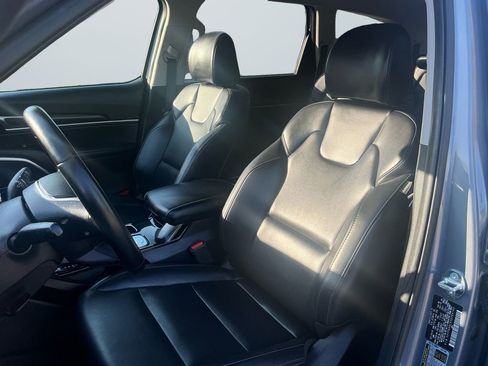Used 2025 Kia Telluride S FWD image 10