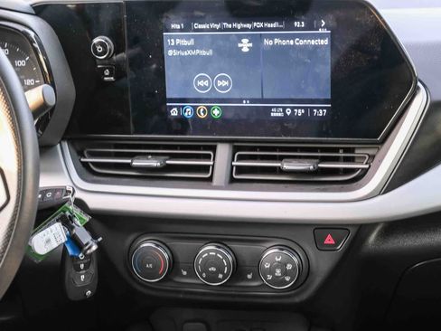 Used 2024 Chevrolet Trax LS w/ LS Convenience Package FWD image 14