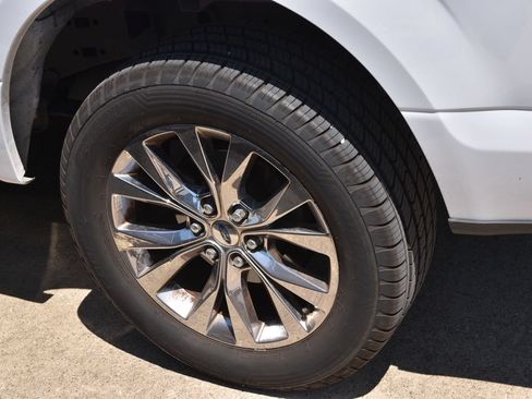 Used 2016 Ford F150 XLT w/ Equipment Group 301A Mid RWD image 10
