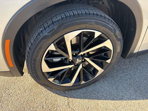 Used 2023 Mitsubishi Outlander SE image 22