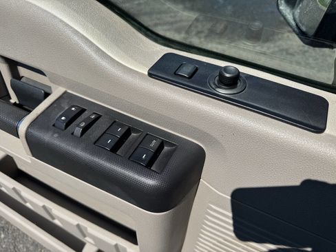 Used 2009 Ford F350 XLT image 7