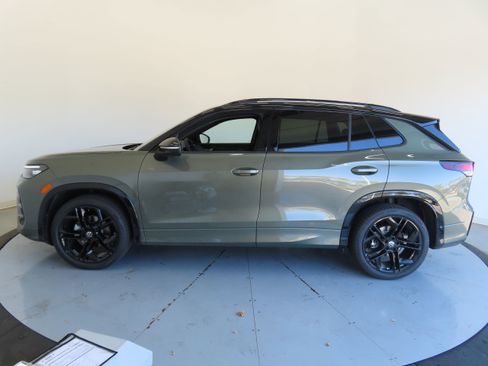 New 2026 Volkswagen Tiguan SE R-Line image 8