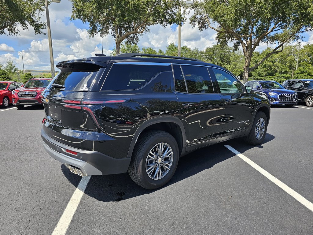 Used 2026 Chevrolet Traverse LT w/ Driver Confidence Package FWD image 3