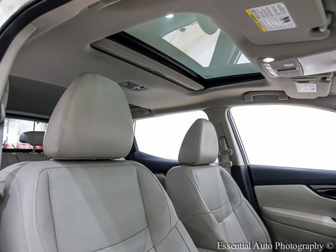 Used 2022 Nissan Rogue Sport SL w/ Premium Package image 34