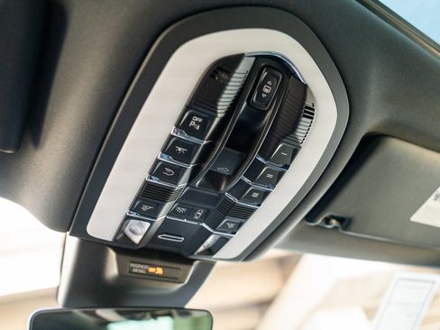 Certified 2026 Porsche Macan AWD/4WD image 22