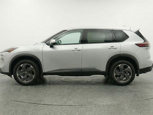 Used 2025 Nissan Rogue SV image 5
