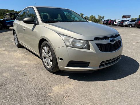 Used 2013 Chevrolet Cruze LS image 4