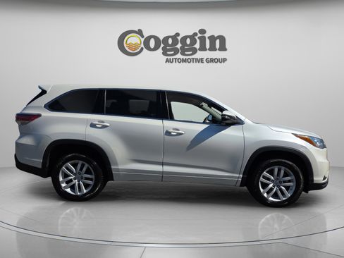 Used 2015 Toyota Highlander LE image 7