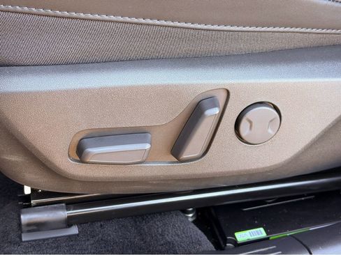 Used 2024 Kia Niro Wave w/ Wave Preserve Package image 7