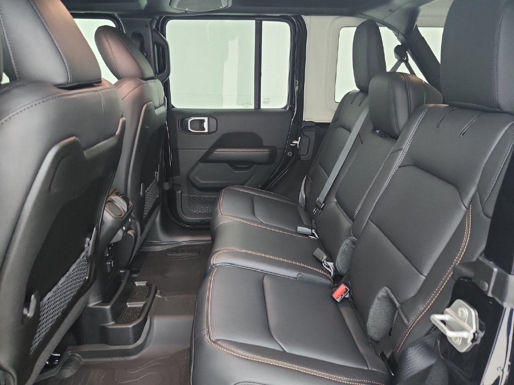 New 2026 Jeep Wrangler Unlimited Sahara AWD/4WD image 31