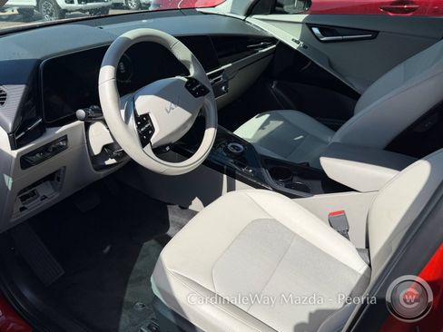 Used 2023 Kia Niro Wind FWD image 9