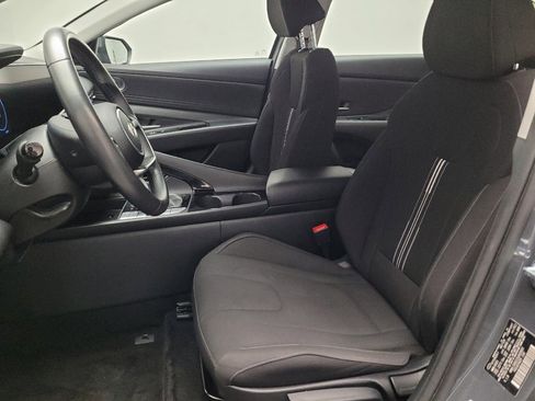 Used 2025 Hyundai Elantra SEL FWD image 17