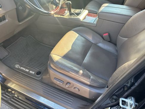 Used 2018 Lexus GX 460 Premium w/ Premium Package image 9