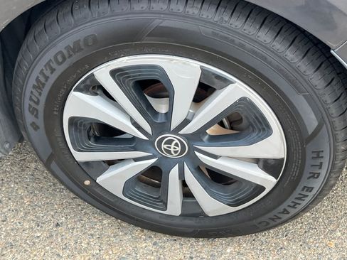 Used 2017 Toyota Prius Prime Premium FWD image 22