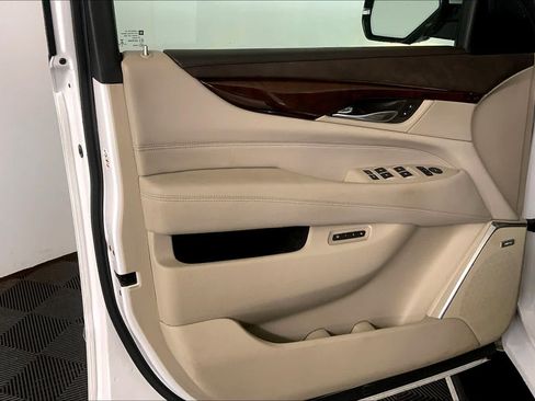Used 2016 Cadillac Escalade Premium AWD/4WD image 20